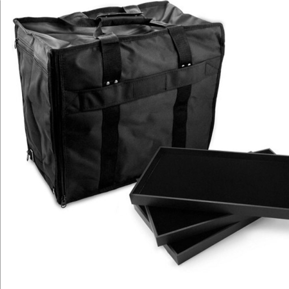 Jewellery carry on bag with 12 velvet inserted trays.
In excellent condition.